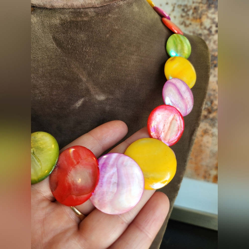 Gorgous Multicolor Shell Disc Beaded Statement Ne… - image 3